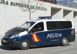 Imagen de archivo de un furgón de Policía Nacional.