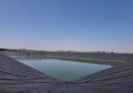 Imagen de una de las balsas construidas por la Comunidad de Regantes y que solo albergan agua de lluvia