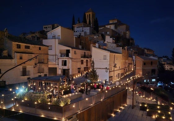Imagen de Quesada a la luz de las velas.