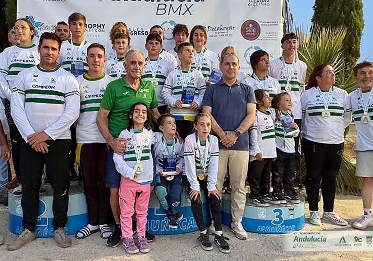 Varios de los participantes posan en Almuñécar.