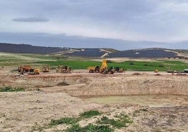 Maquinaria en los terrenos donde se construye el campus principal del Cetedex.