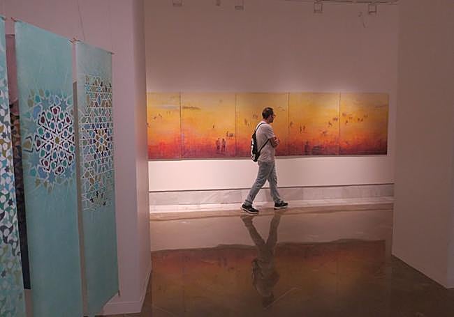 Las obras de la artista unen la tradición nazarí con quehaceres cotidianos.