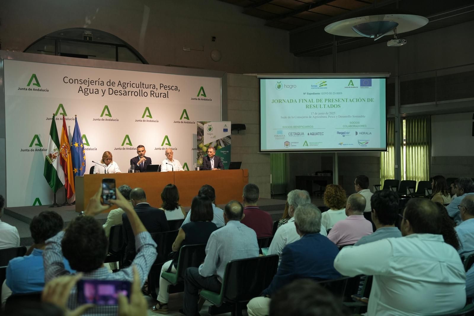Jornada de la Asociación deComunidades de Regantes de Andalucía sobre el proyecto HAGRO.