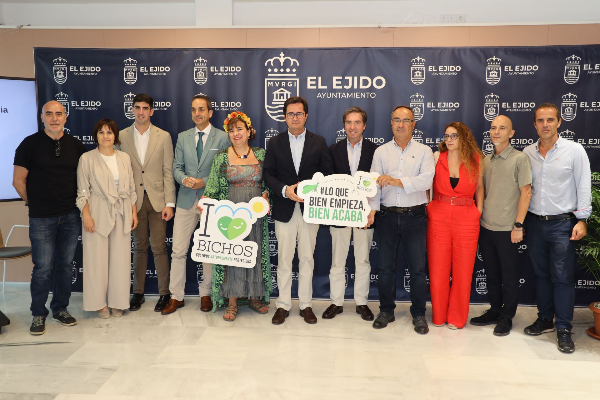 Foto de familia de ponentes y autoridades asistentes a la Jornada Control Biológico de El Ejido.
