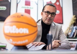 Óscar Fernández-Arenas busca al entrenador que devuelva al Covirán a la Liga Endesa.
