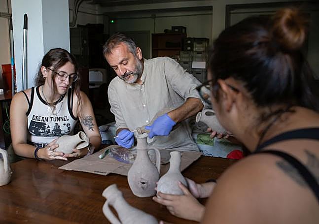 Analizando las jarras.