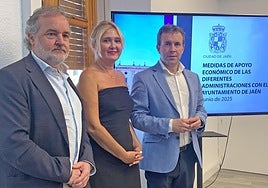 Francisco Lechuga, María Espejo y Julio Millán, en rueda de prensa.