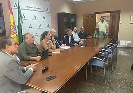 El delegado de Fomento, Miguel Contreras, se reúne con representantes de distintos colectivos.
