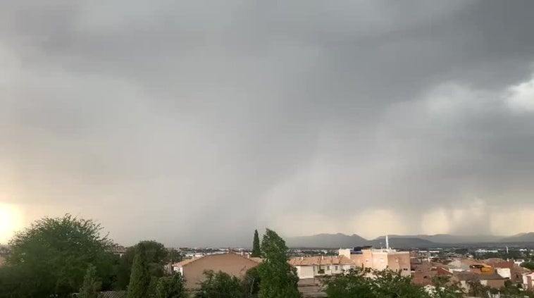 El vídeo del espectacular rayo caído en Granada