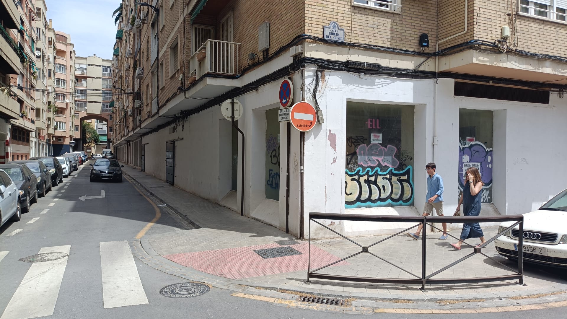 Recorrido por los negocios cerrados del barrio Fígares