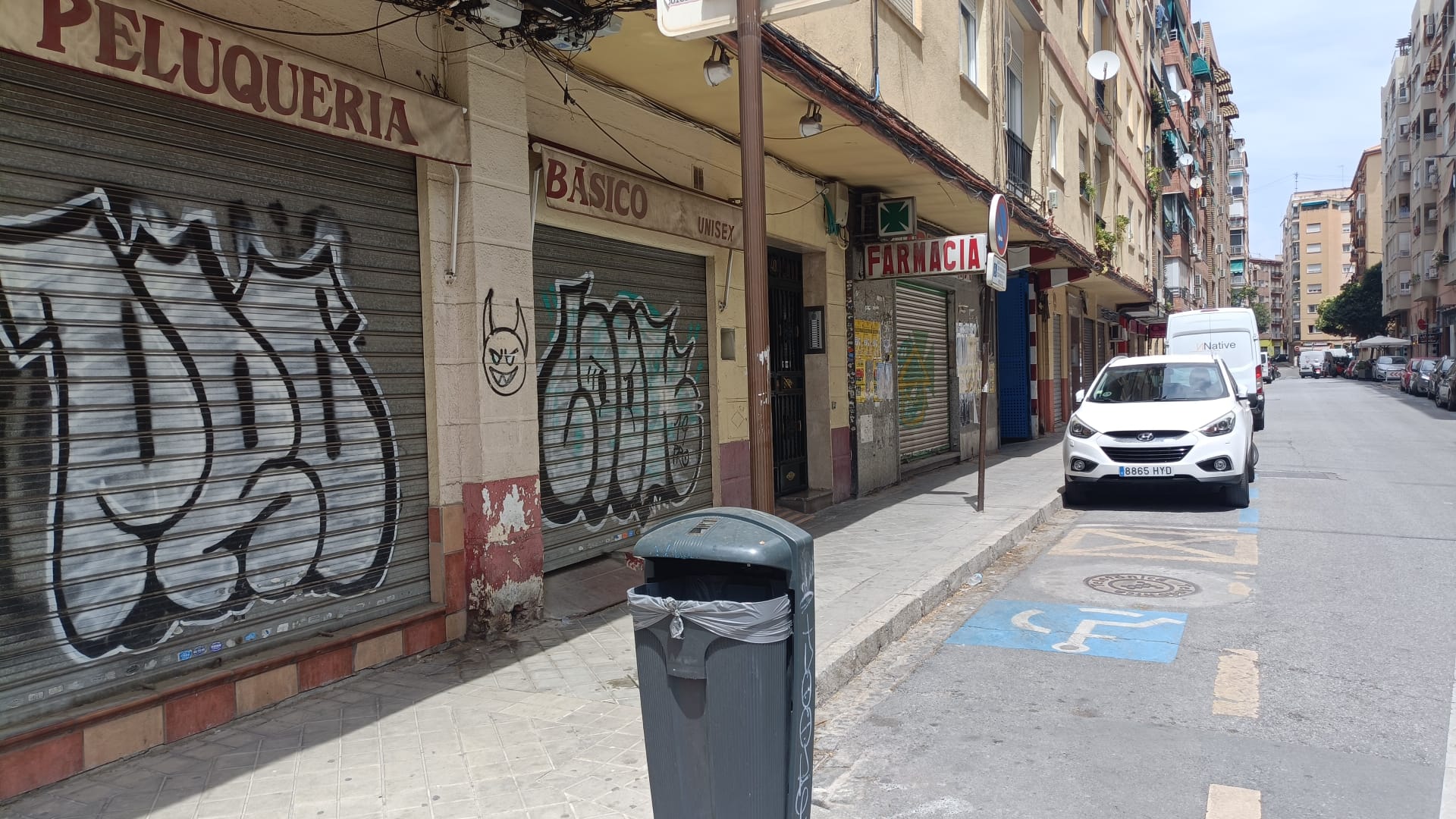 Recorrido por los negocios cerrados del barrio Fígares