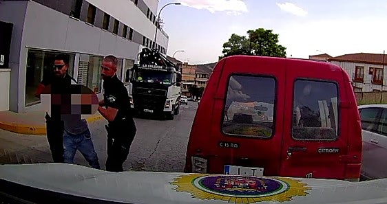 Momento de la detención en Íllora.