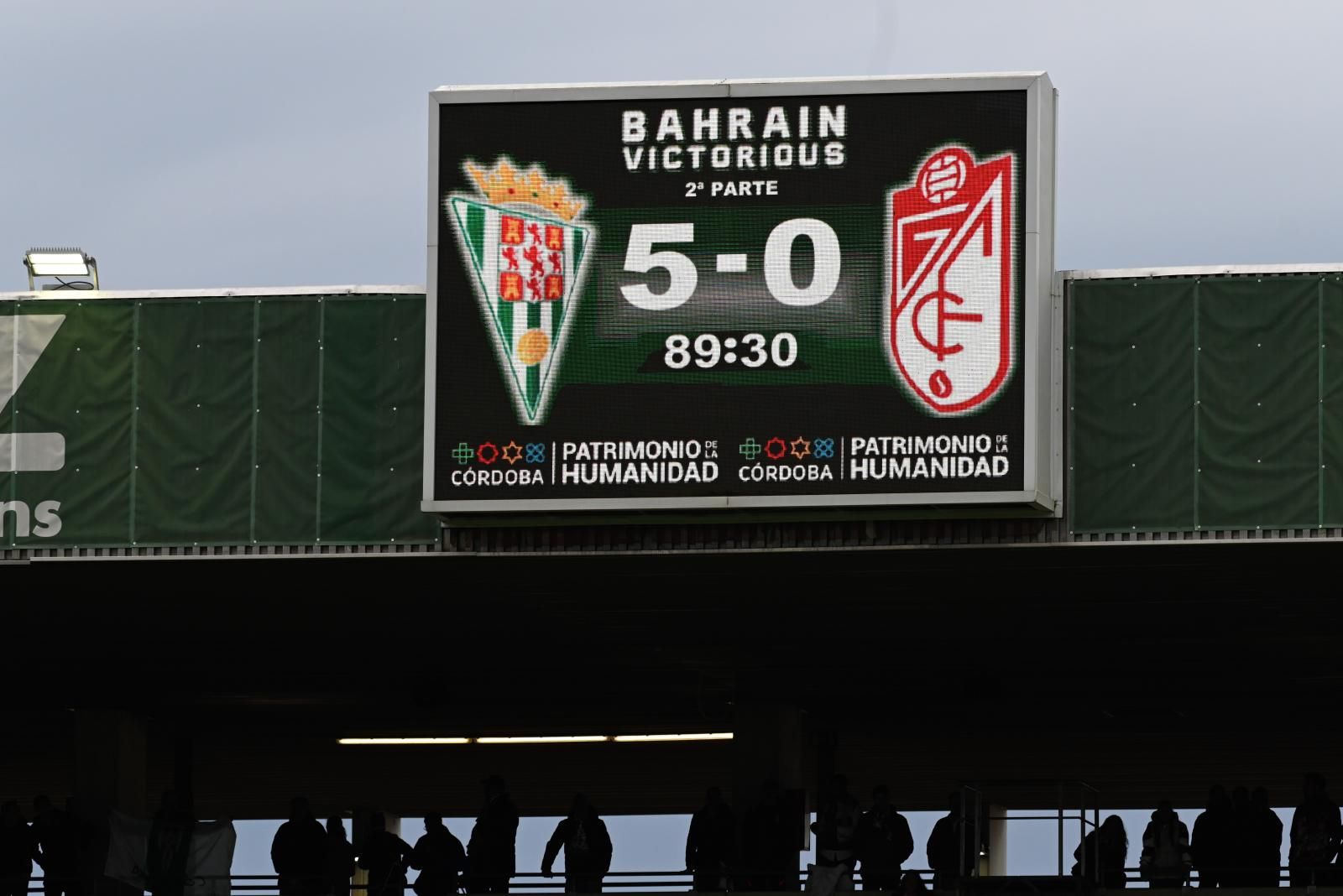 Videomarcador con los cinco goles del Córdoba.