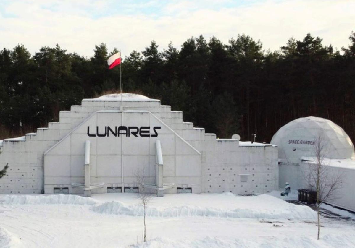 Imagen principal - Imágenes de Lunares, zona de laboratorios y de exploración. 