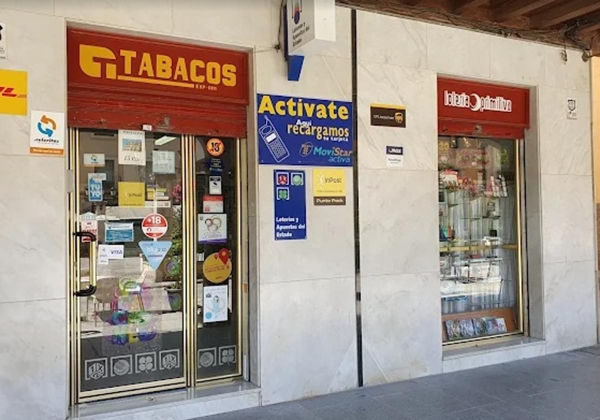Uno de los boletos ha sido sellado en la administración de la plaza de las Palomas de Guadix.