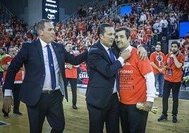 Óscar Fernández-Arenas espera repetir esta imagen, su abrazo a Pin tras subir a la Liga Endesa, con Ramón Díaz.