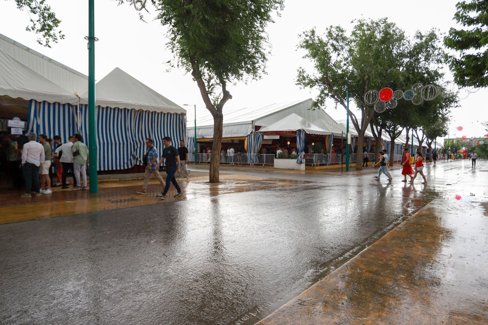 Las mejores imágenes del viernes de Corpus: los Morente, los Mutantes y la manta de agua