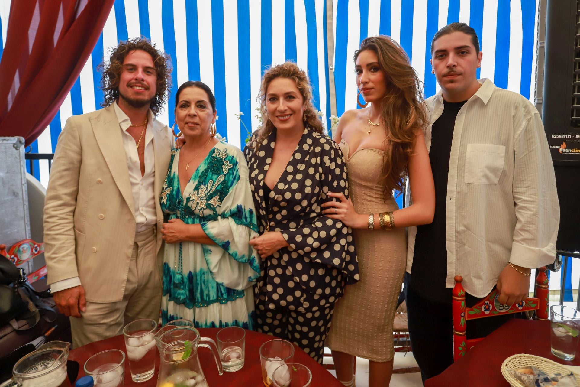 Las mejores imágenes del viernes de Corpus: los Morente, los Mutantes y la manta de agua