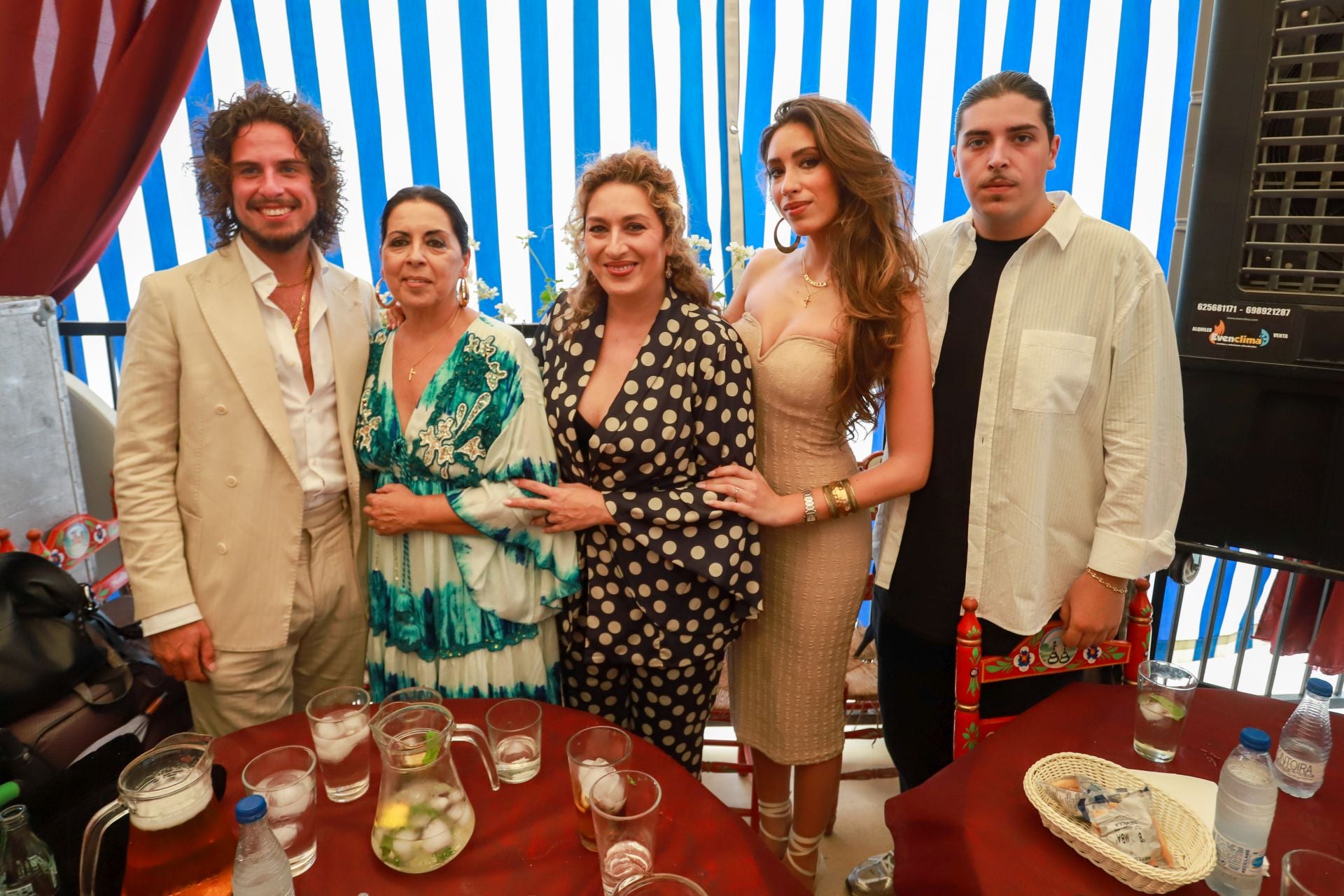 Las mejores imágenes del viernes de Corpus: los Morente, los Mutantes y la manta de agua