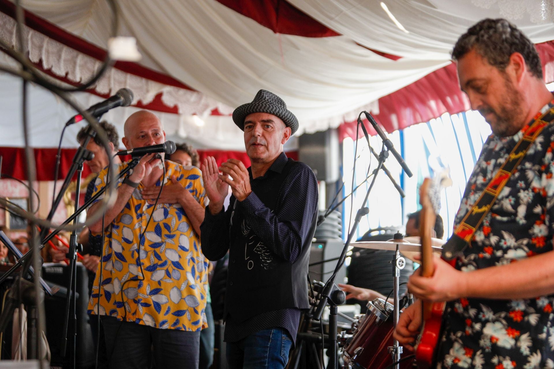 Las mejores imágenes del viernes de Corpus: los Morente, los Mutantes y la manta de agua