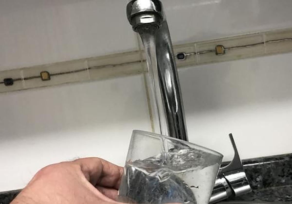 Nueva estafa a personas mayores con filtros de agua 'milagrosos'.