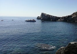 Acantilados de la Punta de la Mona.