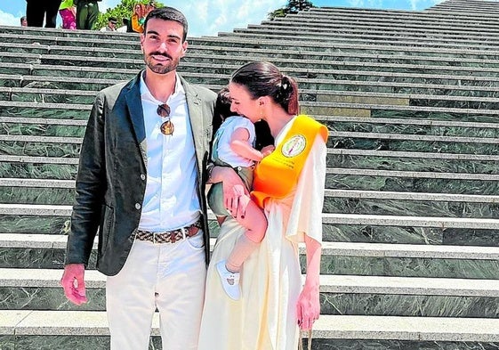 María Rodríguez, junto a su familia el día de su graduación.