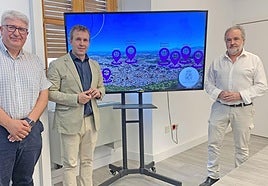 Manuel Pérez, Julio Millán y Francisco Lechuga, en rueda de prensa.