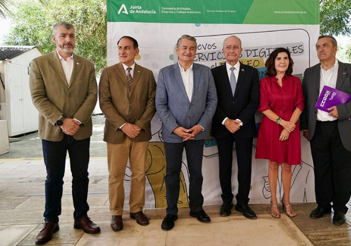 Foto de familia del acto de presentación de las nuevas páginas webs del Servicio Andaluz de Empleo y de Formación Profesional para el Empleo.