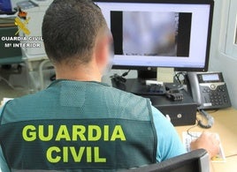 La Guardia Civil caza a la pareja que rompió una botella en la cabeza de un hombre para robarle joyas valoradas en 5.000 euros