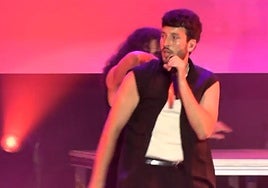 El artista colombiano Sebastián Yatra en una actuación.