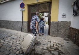 Imagen de archivo de turistas en la ciudad.