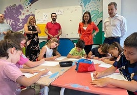 Visita de Julio Millán y Ángeles Díaz a las Escuelas de Verano.