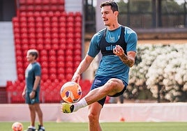 Aleksandar Raxdovanovic firma por un año más con la UD Almería.