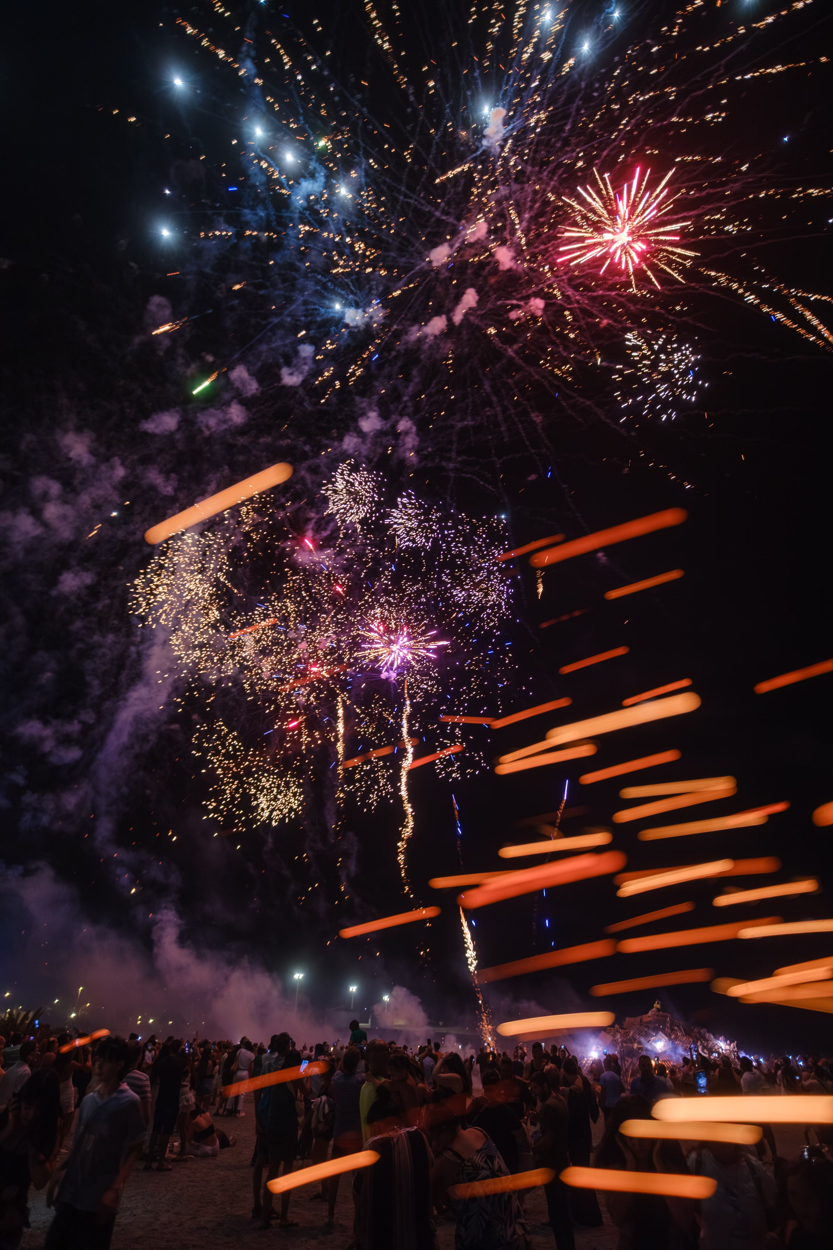 La noche de San Juan en la Costa de Granada, en imágenes