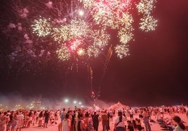 La noche de San Juan en la Costa de Granada, en imágenes