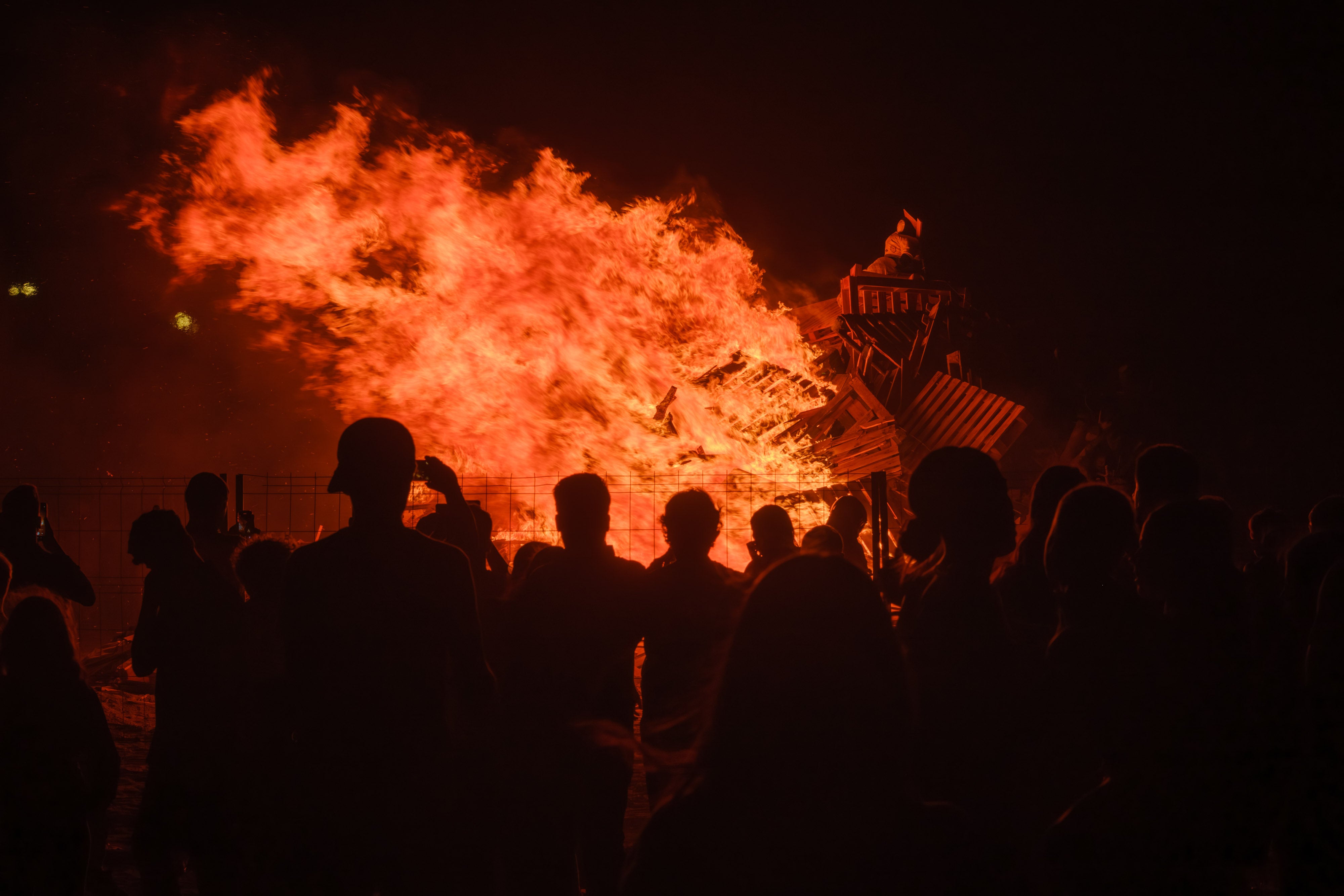 La noche de San Juan en la Costa de Granada, en imágenes