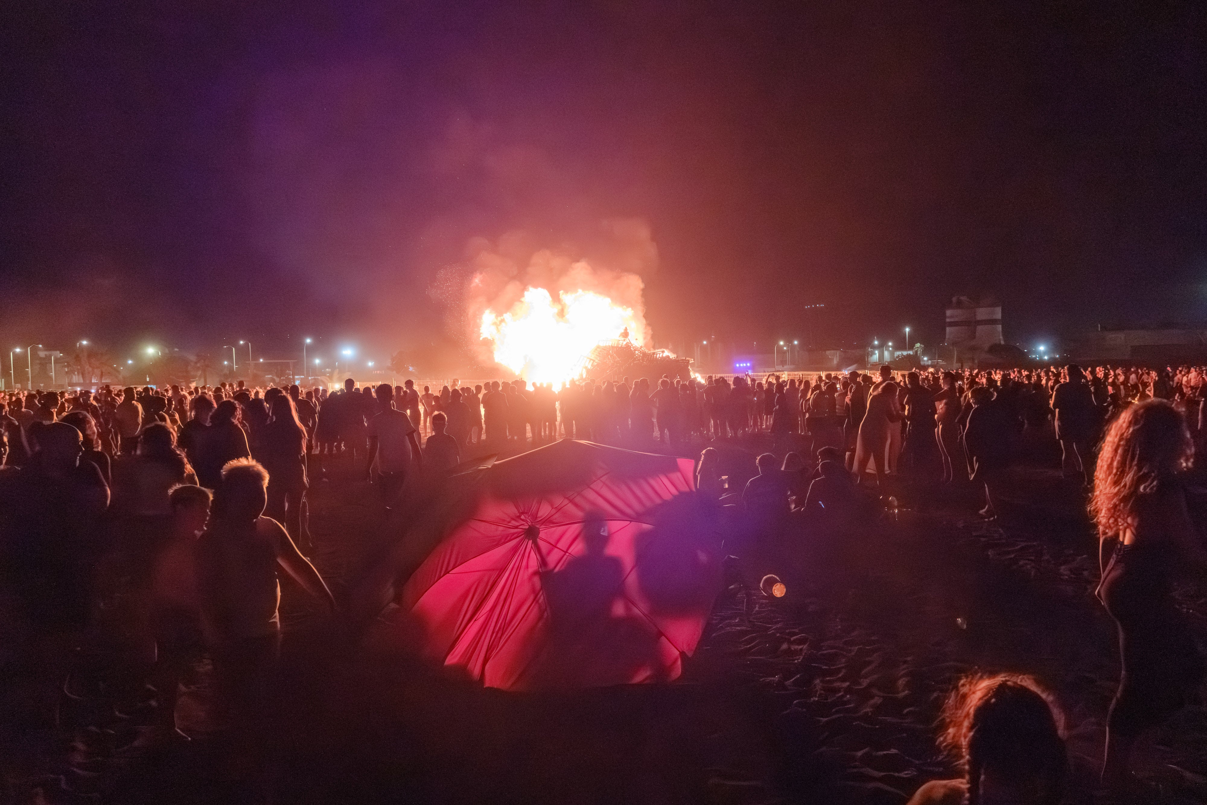 La noche de San Juan en la Costa de Granada, en imágenes