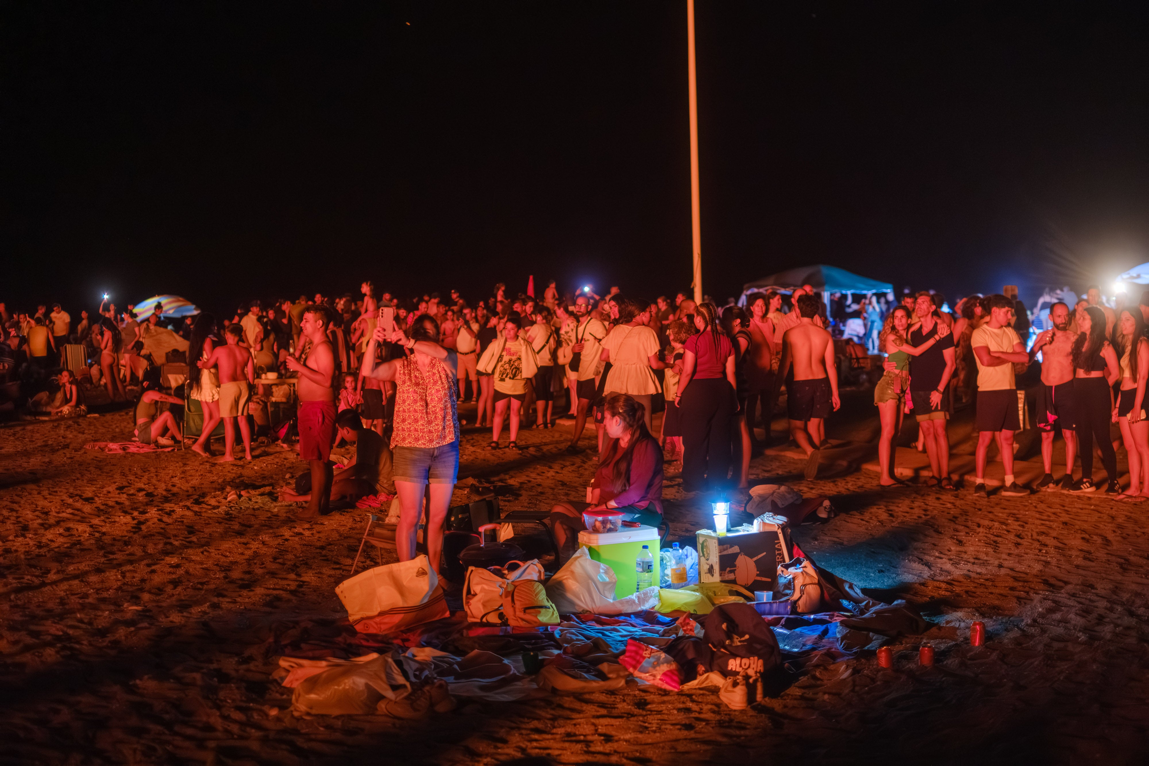 La noche de San Juan en la Costa de Granada, en imágenes