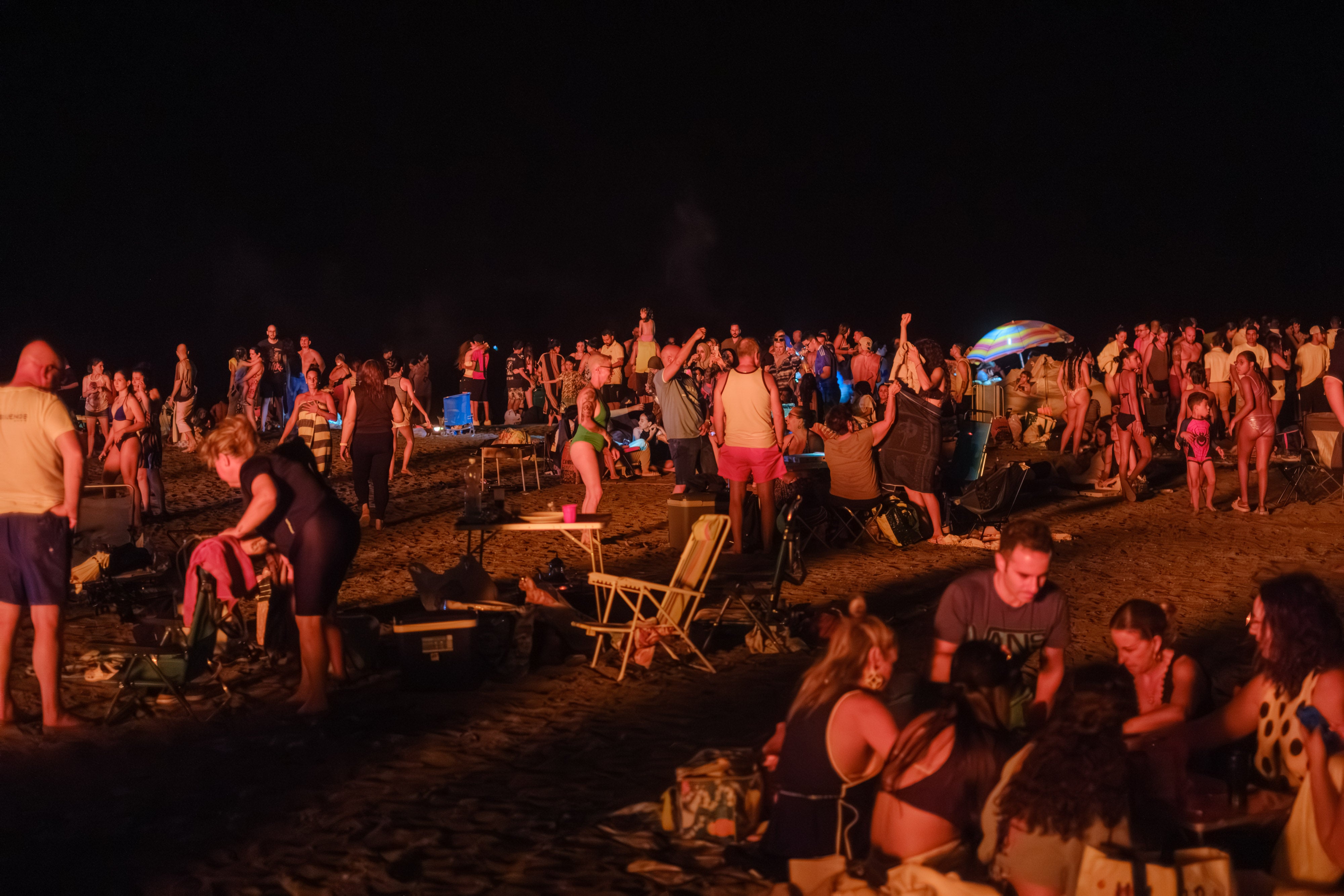 La noche de San Juan en la Costa de Granada, en imágenes