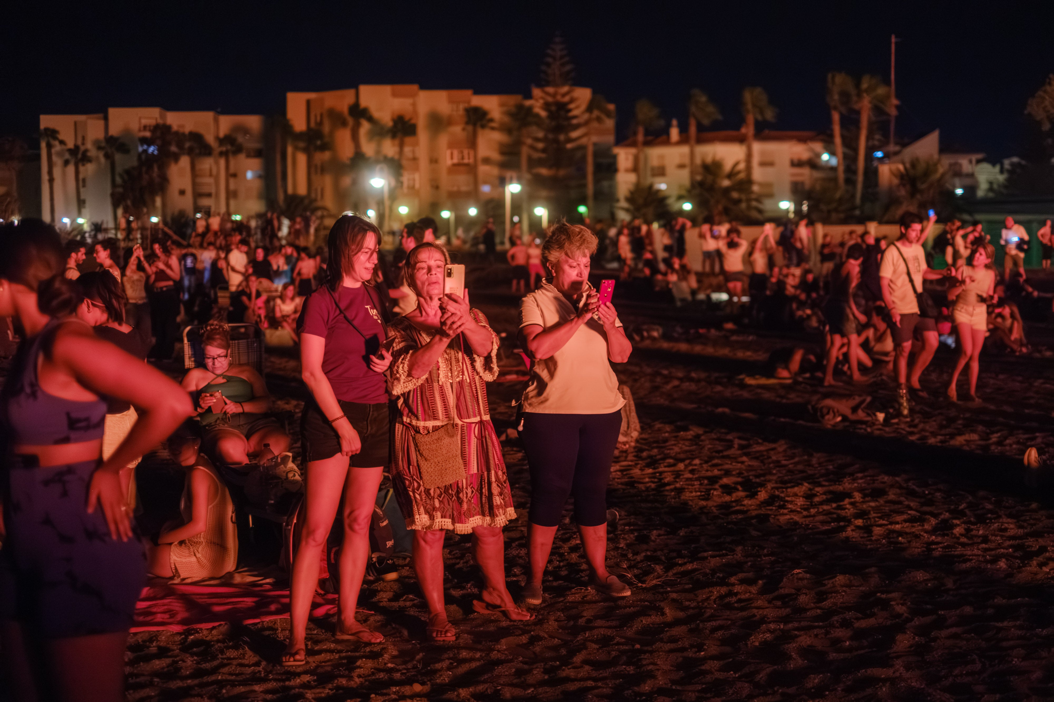 La noche de San Juan en la Costa de Granada, en imágenes
