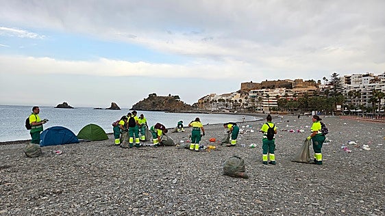 Playas impolutas en Almuñécar tras la noche de San Juan