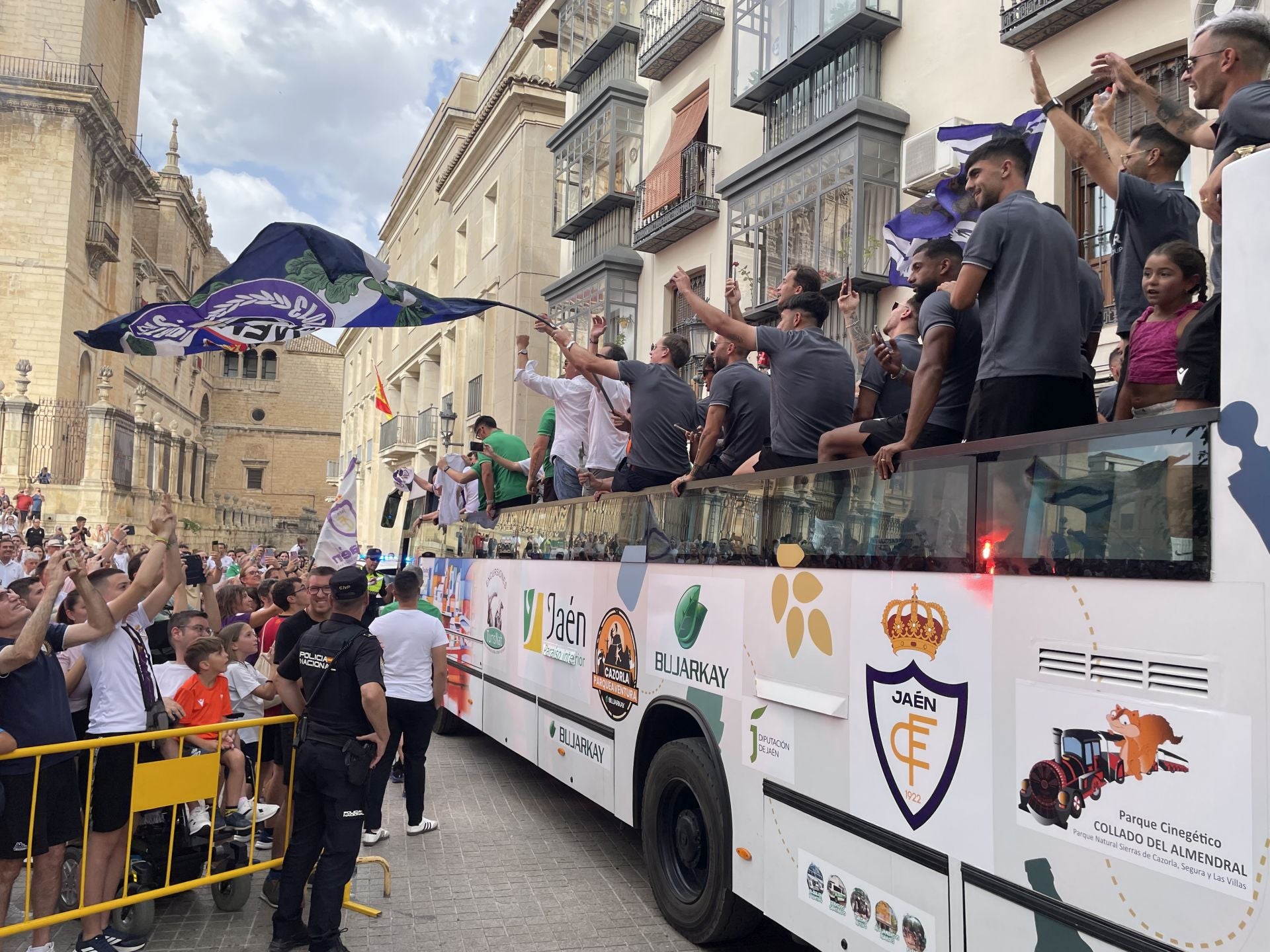 La fiesta del ascenso del Real Jaén, en imágenes