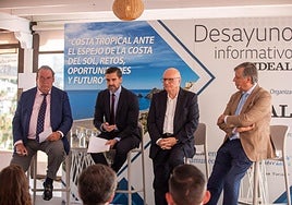 De izquierda a derecha José Carlos Escribano, el moderador Rafael Lamelas, Pepe Alarcón y Juan Molas.