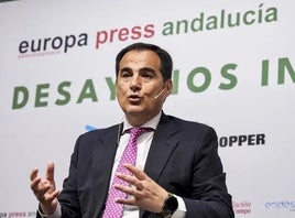 El consejero de Justicia, Administración Local y Función Pública de la Junta de Andalucía, José Antonio Nieto, durante un desayuno informativo.