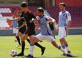 Periodistas granadinos disputan un balón en Los Cármenes.