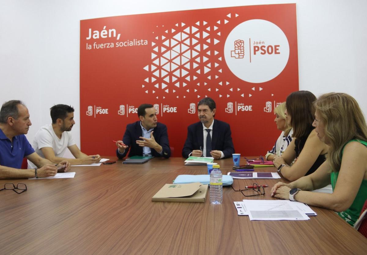 «Hay que cambiar la tendencia privatizadora de la Junta en la...