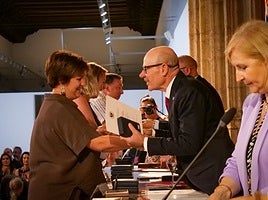 La UGR entrega 180 menciones honoríficas a su personal jubilado