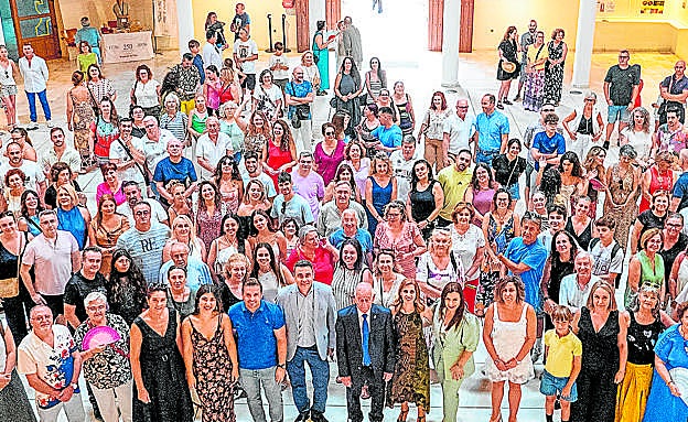 Parte de los asistentes a la exposición.