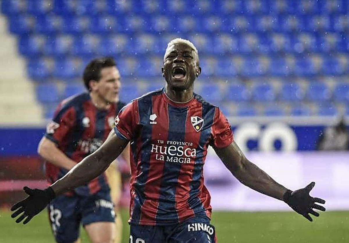 Soko, que celebra un gol con el Huesca, espera repeetir su rendimiento en la UDA.